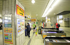 Exit the North ticket gate and head toward Crysta Nagahori on the right-hand side (Exit 2).