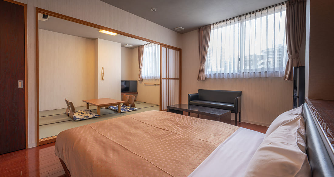 Japanese-Western Room