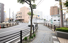 Continue along the road until you see the Ogaki Central Hospital.